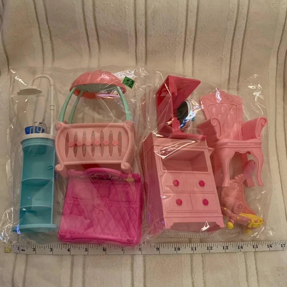 Toys Doll Furniture Set used - 8 pcs - Picture 17 of 17